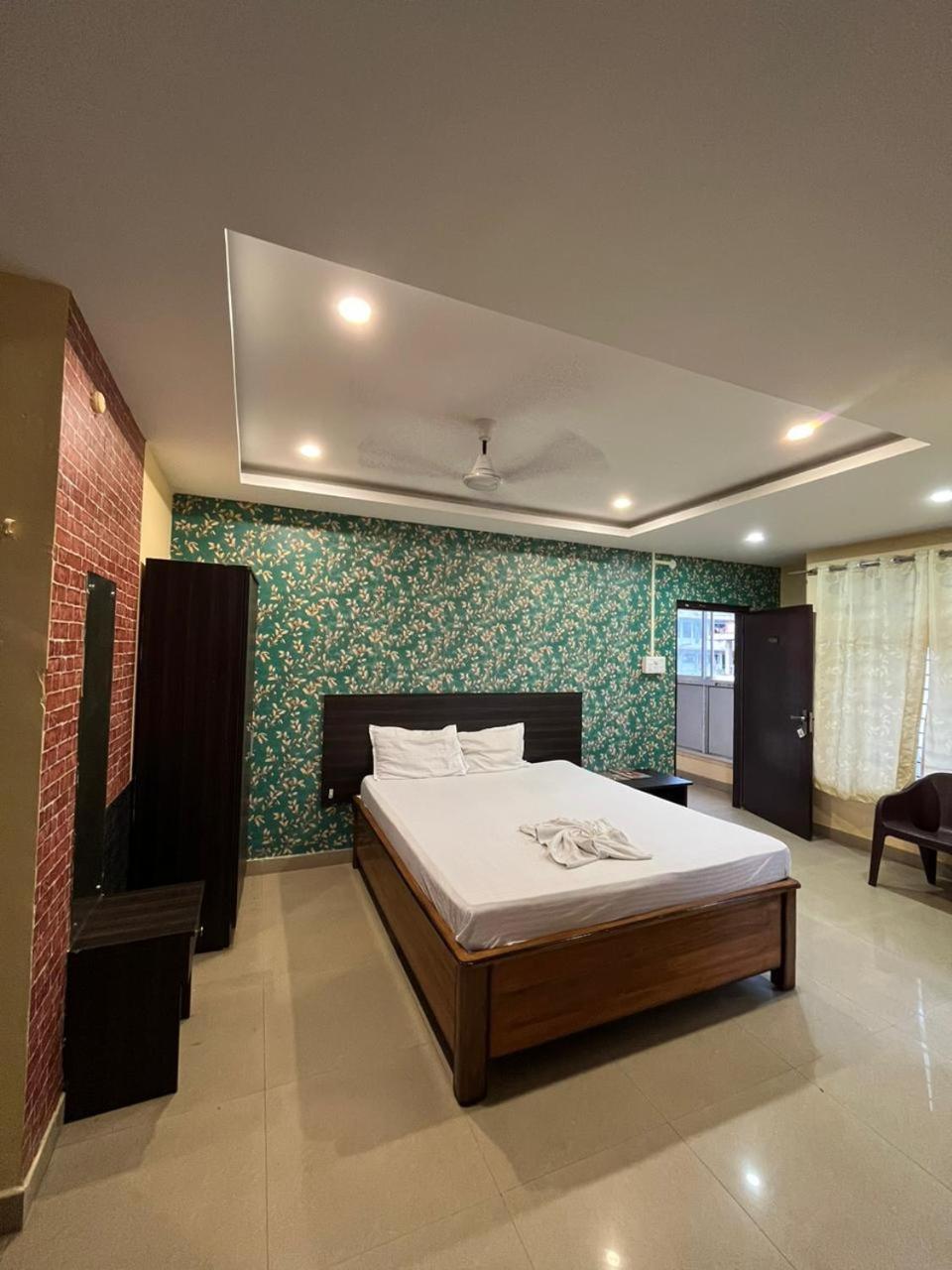 Hotel H K Residency Near Kalakshetra Guwahati Zewnętrze zdjęcie