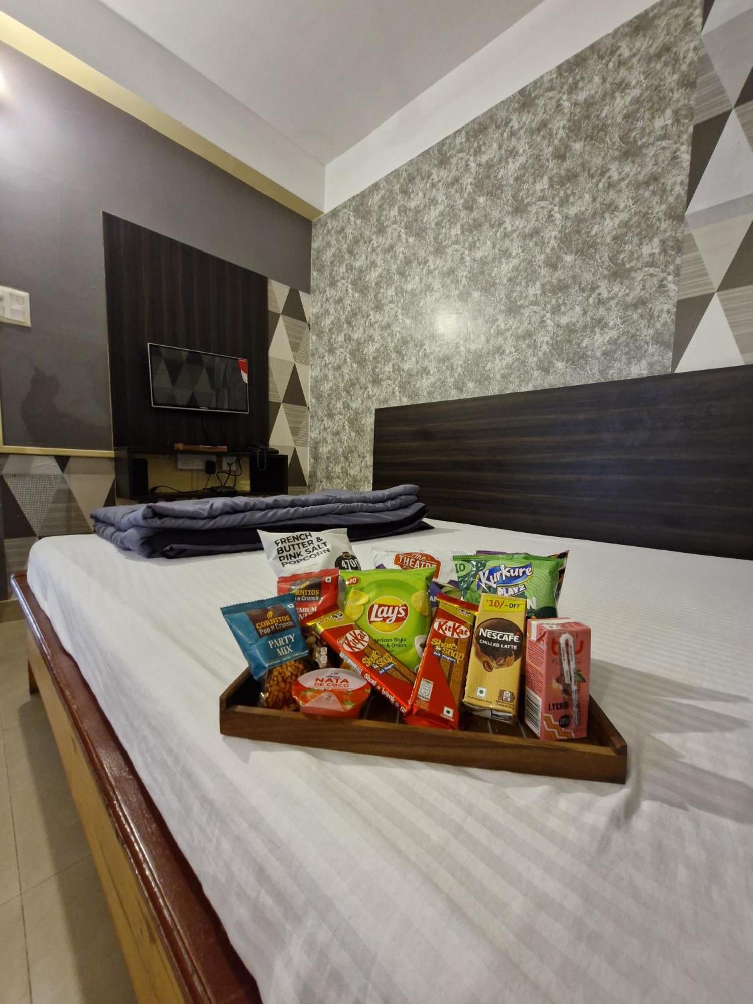 Hotel H K Residency Near Kalakshetra Guwahati Zewnętrze zdjęcie