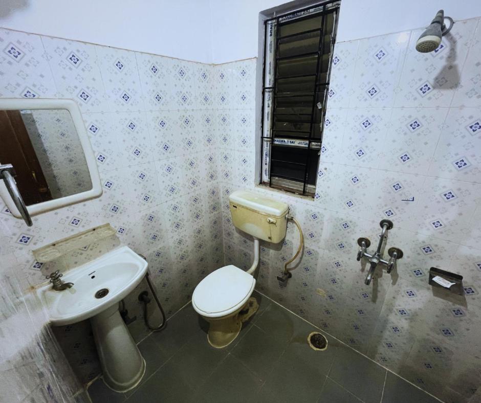 Hotel H K Residency Near Kalakshetra Guwahati Zewnętrze zdjęcie